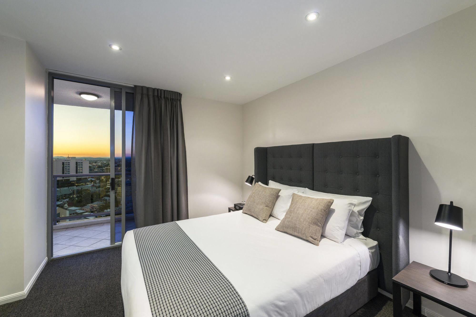 มันตรา ออน เอ็ดเวิร์ด บริสเบน Aparthotel ภายนอก รูปภาพ